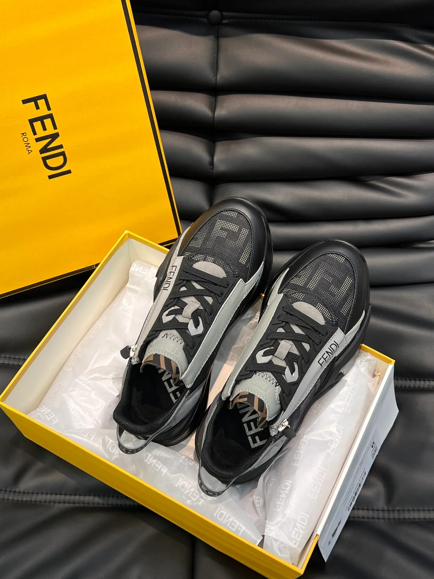 Men's shoes 💰p560 "Fend*" new men's casual sports shoes, equipped with elastic straps, side zippers, and corrugated soles engraved with F. Embossed Fendi Flow lettering on the heel. Made of technical fabric and a mix of blue and suede. Decorated with Lycra® details. FF graphic tongue. Ultra-light and wear-resistant EVA sole. Size: 38-44